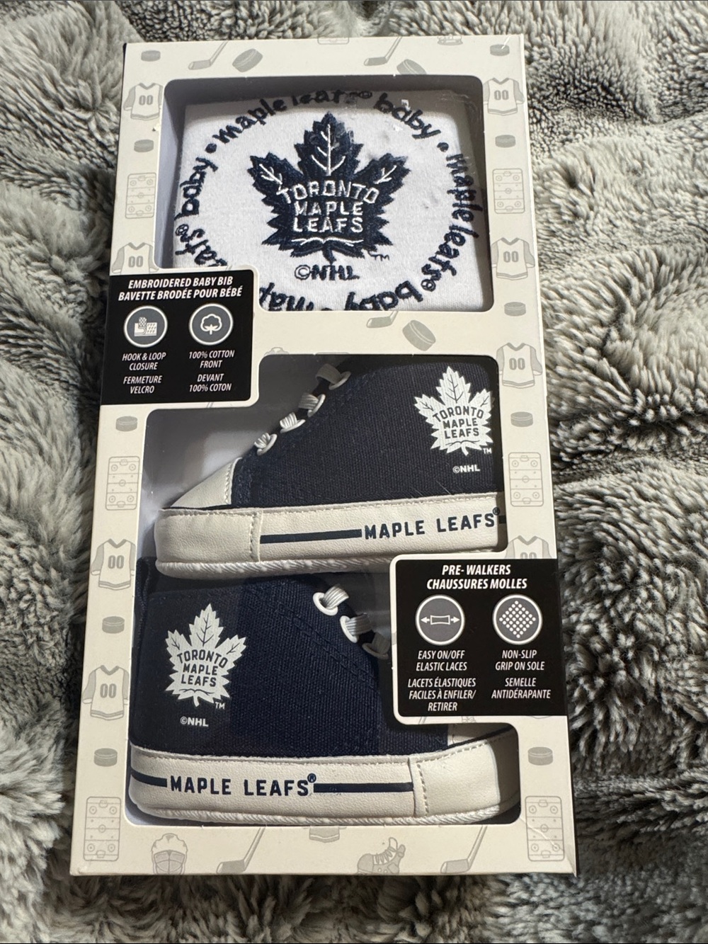 Toronto maple leafs NHL baby bib and shoe set